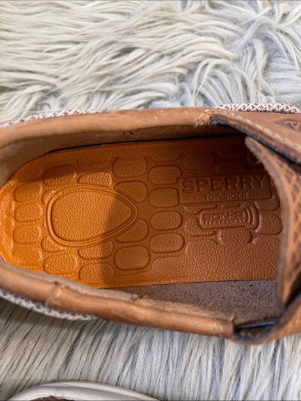 Sperry Men’s Brown Leather Boat Shoes with White Sole and Patterned Laces